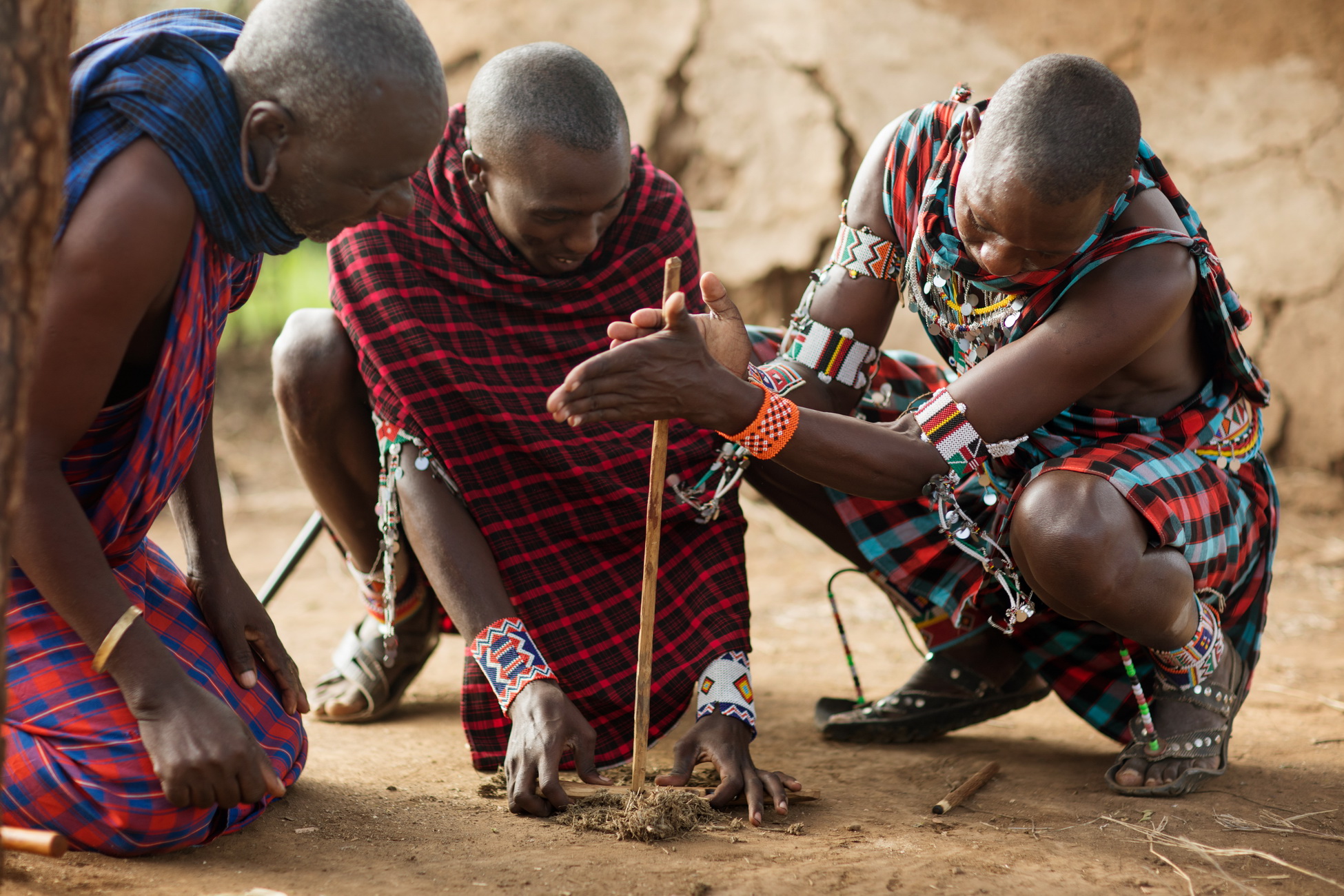 Masajové, rozdělávání ohně - Amboseli, Planeta lidí
