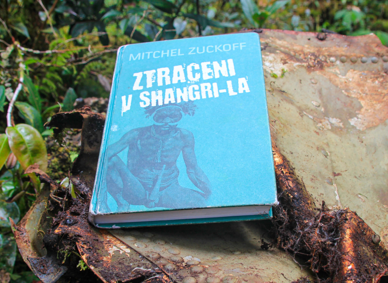 Ztraceni? - Hledání trosek letadla na území kmene Jali - Irian Jaya | Milan Daněk