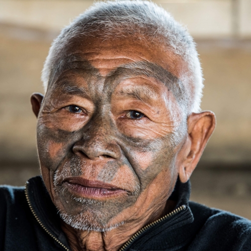 Nágové Konyak - Poslední lovci lebek, Nagaland - David Čečelský, Planeta lidí