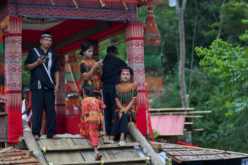 Torajský pohřeb, Sulawesi - Milan sekanina - Planeta lidí