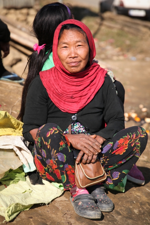 Phuktong a Mon, Nágové Konyak - Planeta lidí