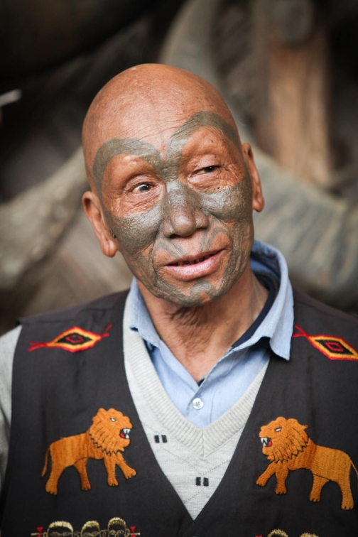 Nágové Konyak, Nagaland - Severovýchodní Indie | Lovci lebek | Planeta lidí