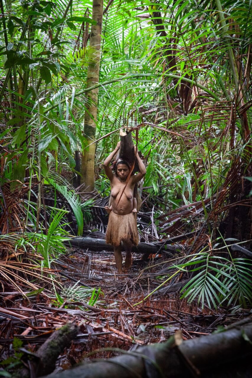 Ze života Korowai, Irian Jaya, Indonésie | Planeta lidí - David Švejnoha