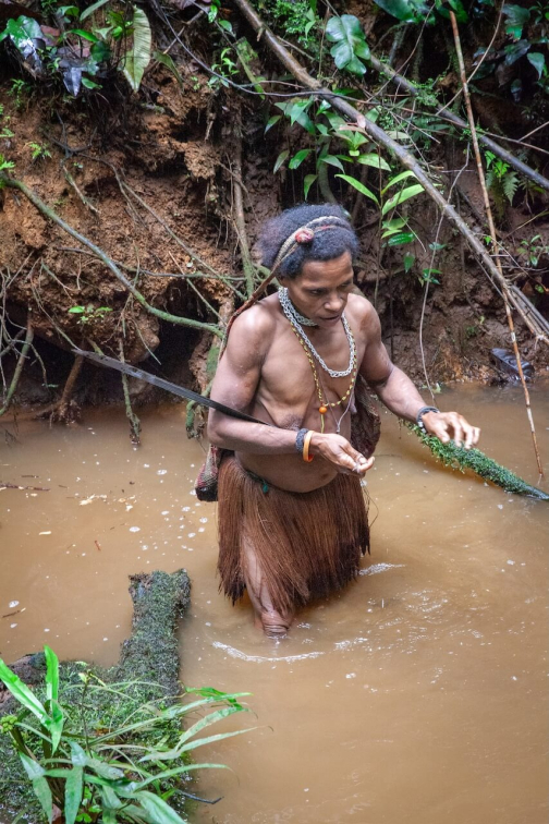 Ze života Korowai, Irian Jaya, Indonésie | Planeta lidí - David Švejnoha