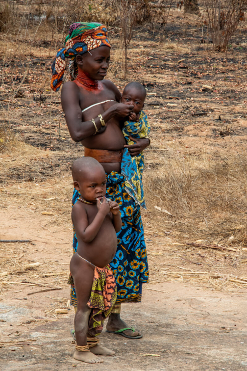 Kmen Ngendelengo, Angola - Planeta lidí