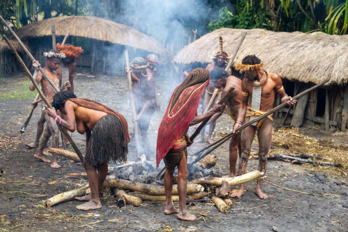 Vesnická zabíjačka, Daniové - Západní Papua - David Švejnoha | Planeta lidí