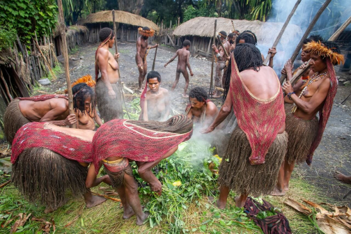 Vesnická zabíjačka, Daniové - Západní Papua - David Švejnoha | Planeta lidí