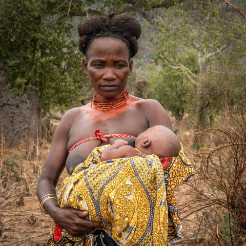 Kmen Ngendelengo, Angola - Planeta lidí